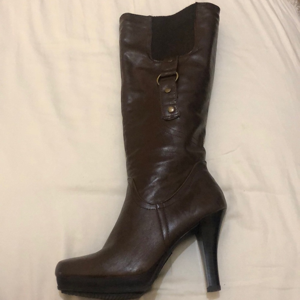 Brown Tall heeled boots